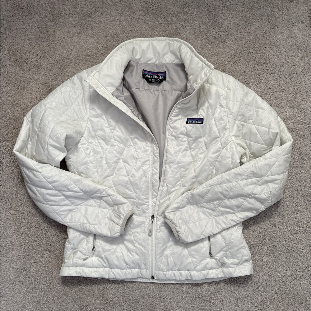 Patagonia white light weight puffer jacket